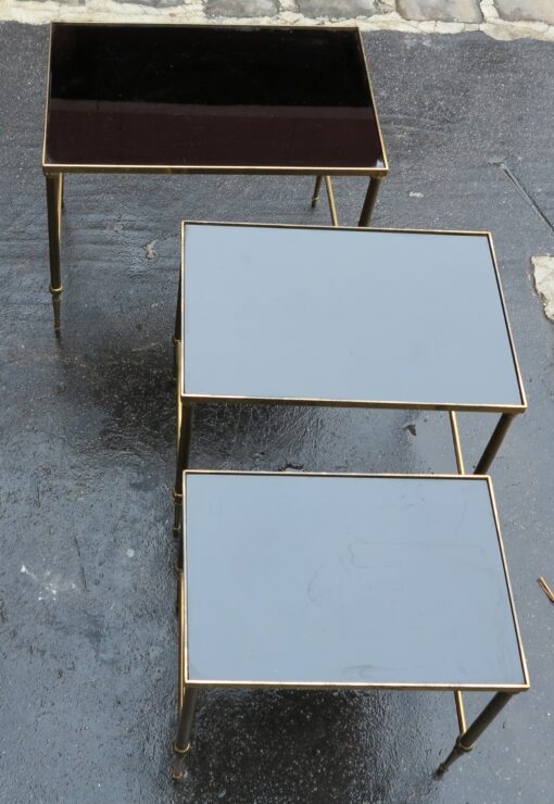 1950/70' Série de 3 Tables Gigognes Bronze Doré Plateaux Opaline Noire – Image 4