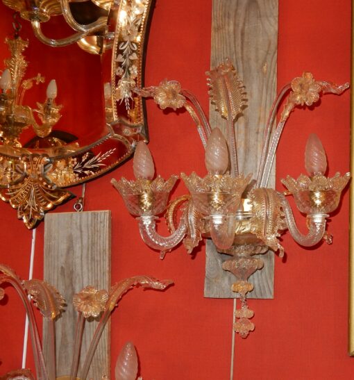 1950/70' Suite de 3 Appliques à 3 Bras de  Lumière en Cristal de Murano Avec Paillons d'Or 45 H X 40 cm – Image 7
