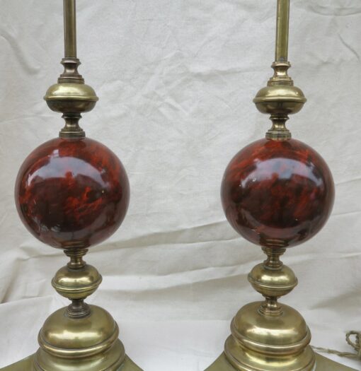 Pair of Lamps Bronze and Iron Balls Painted in Forgery Marble Morello Cherry - Image 2