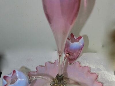 Coupe en verre opalescent avec 4 cornets N3