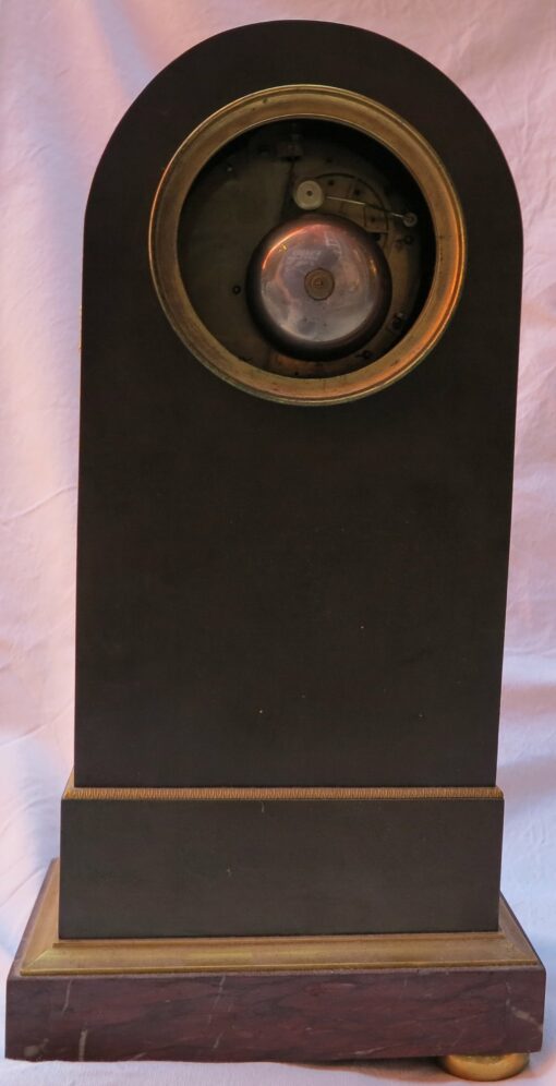 1795' Pendule Époque Directoire en Bronze Double Patine à l'Ouroboros – Image 5