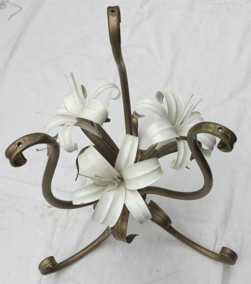 Pedestal table with lily flowers - Image 4