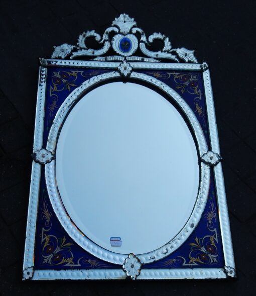 1880/1900' Miroir Venise Rectangulaire à Fronton Avec Cadre en Verre Bleu Orné de Fleurs Emaillées – Image 2