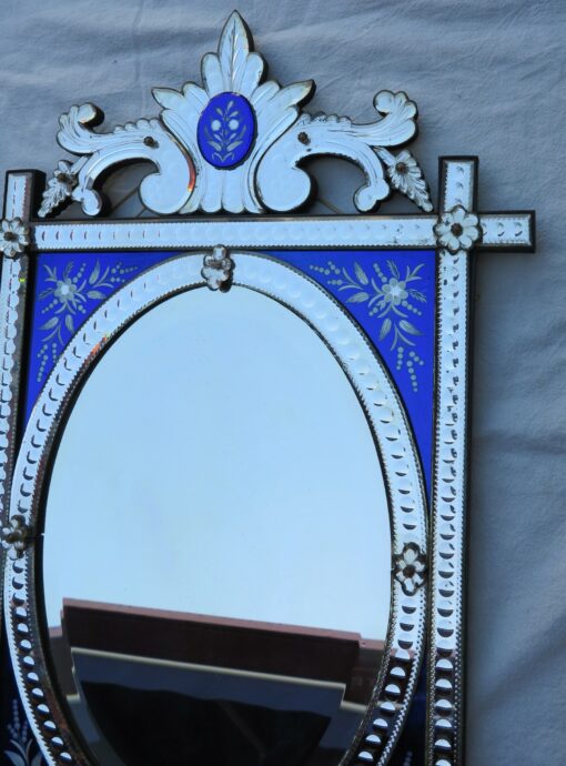 Miroir rectangulaire venitien Napoléon 3 sur cartouches verre bleu cernant un ovale biseauté – Image 5