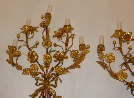 1880' Paire d'Appliques en Bronze Doré à Décor Floral 5 Bras de Lumière – Image 8