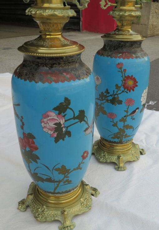 1890' Paire de Lampes Cloisonnées Japon aux Oiseaux et Arbres en Fleur – Image 6