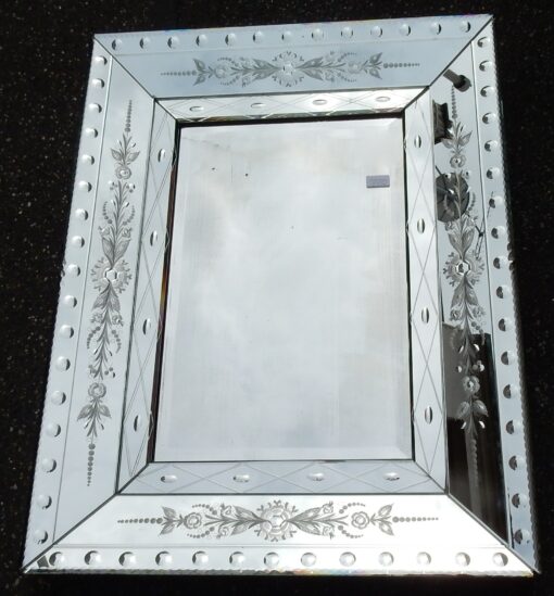 1950' Miroir venise pareclose avec centre en cuvette 69 x 90 cm