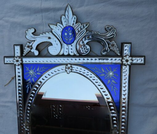 Miroir rectangulaire venitien Napoléon 3 sur cartouches verre bleu cernant un ovale biseauté – Image 4