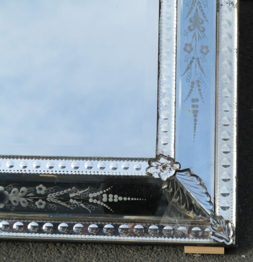 Miroir rectangle avec fronton et ovale en medaillon aux fleurs – Image 4