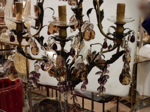 1970' Lustre Cage en Laiton Doré Style Maison Baguès Feuilles et Fruits en Verre Colorés – Image 5