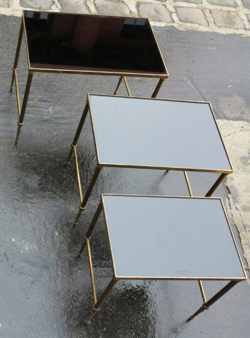 1950/70' Série de 3 Tables Gigognes Bronze Doré Plateaux Opaline Noire – Image 5
