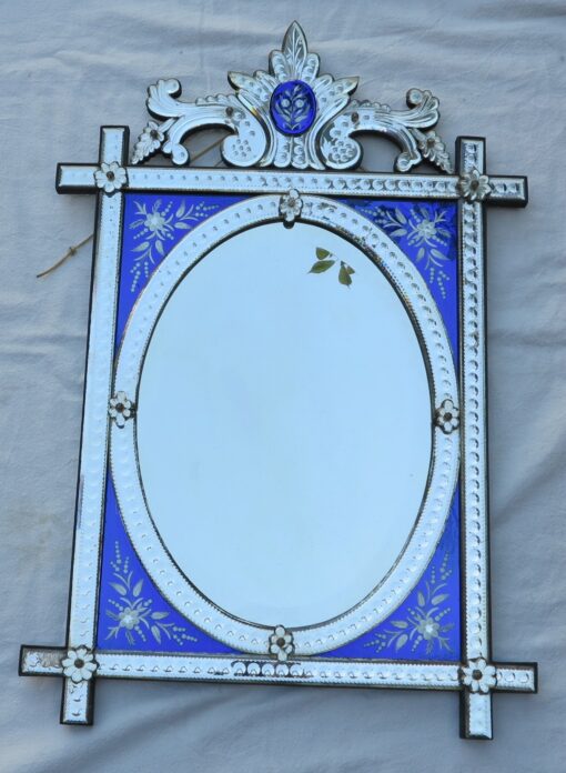 Miroir rectangulaire venitien Napoléon 3 sur cartouches verre bleu cernant un ovale biseauté – Image 2