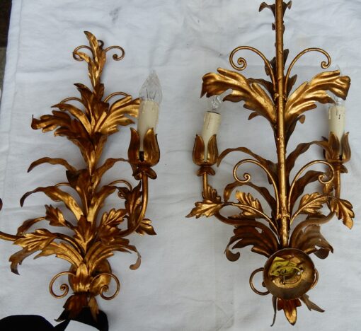 1970'  Paire d'Appliques Fer Doré Fleurs et Feuillage à 2 Ampoules – Image 4