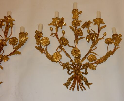 1880' Paire d'Appliques en Bronze Doré à Décor Floral 5 Bras de Lumière – Image 7