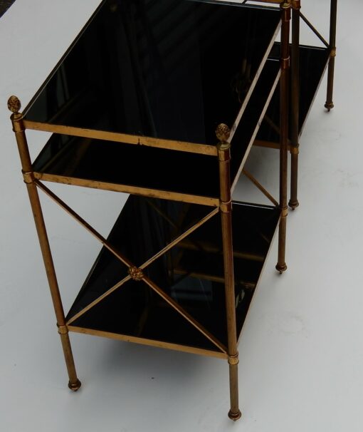 1950/70' Paire d'Étagères en Laiton à 3 Niveaux Maison Baguès Plateaux Opalines Noires – Image 5