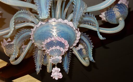 1950/70' Paire de Lustres Murano Bleu Opalescent  8 Bras de Lumiére Et 4 Appliques – Image 3