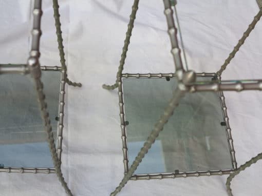 1970' Paire de sellettes modéle bambou  Maison Bagués argentés ou nickelés plateaux fumés et clairs, 35 X 35 cm – Image 3