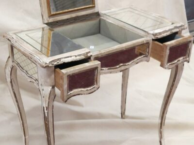 Hairdresser of style Louis 15 decorated with églomisés mirrors