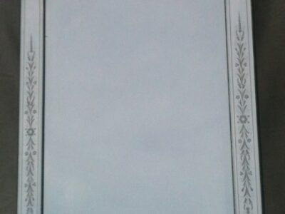 Mirror rectangular Venice has front wall and cabochons