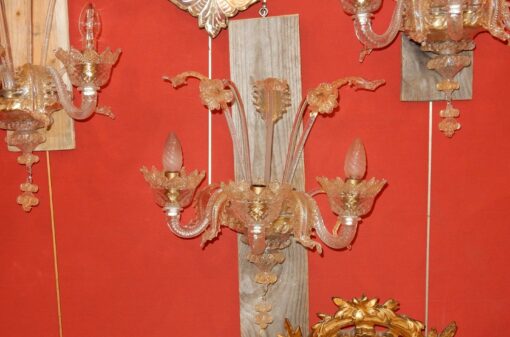 1950/70' Suite de 3 Appliques à 3 Bras de  Lumière en Cristal de Murano Avec Paillons d'Or 45 H X 40 cm – Image 3