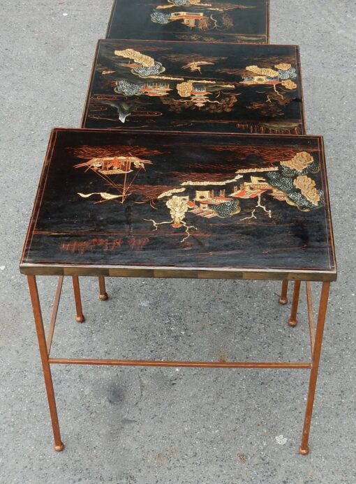 1950/70' Series of 3 Gigognes Tables in the Style of Maison Bagués in Gilted Iron With  Top China Black Laq With Landscape and Pagodas and Person - Image 3