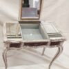 Coiffeuse de style Louis 15  ornée de miroirs églomisés – Image 3