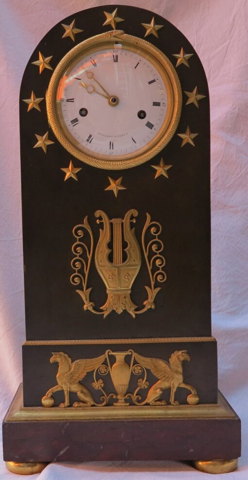 1795' Pendule Époque Directoire en Bronze Double Patine à l'Ouroboros