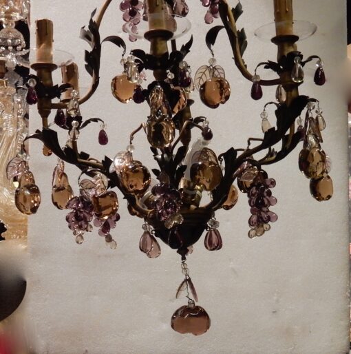 1970' Lustre Cage en Laiton Doré Style Maison Baguès Feuilles et Fruits en Verre Colorés – Image 7