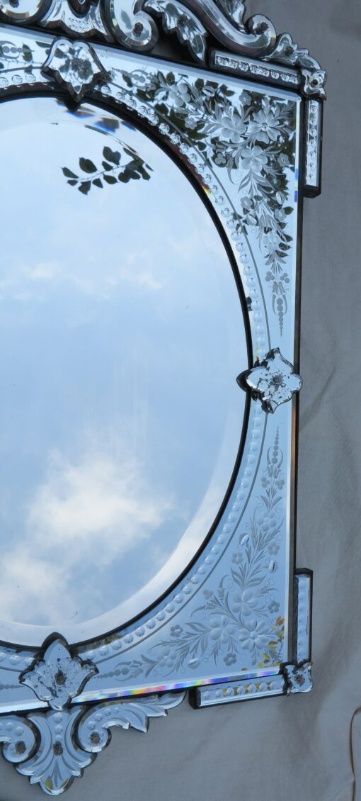 Venitien Mirror has Cartridges, Center Beveled Oval - Image 5