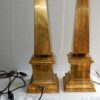1970' Paire de Lampes Obelisques en Laiton Style Maison Jansen – Image 6