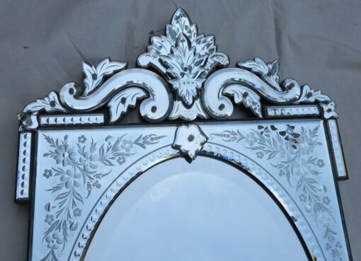Venitien Mirror has Cartridges, Center Beveled Oval - Image 4