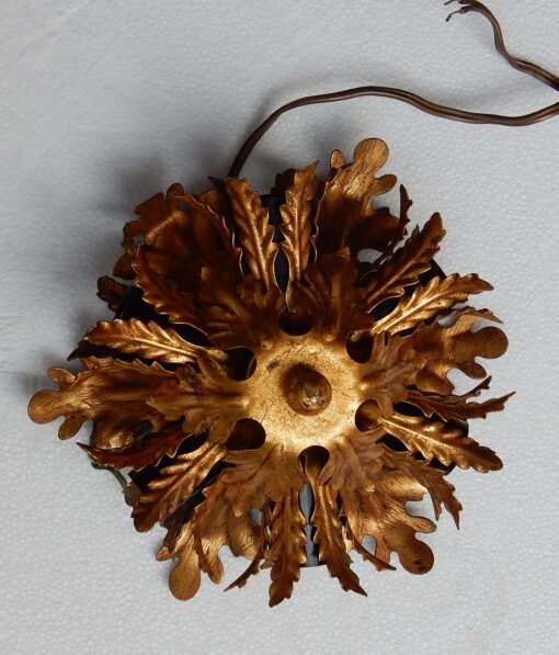 1970' Plafonnier ou Applique à Décor de Fleurs et Feuilles en Métal Doré Style Maison Baguès Feuilles en Verre Coloré Rose – Image 6