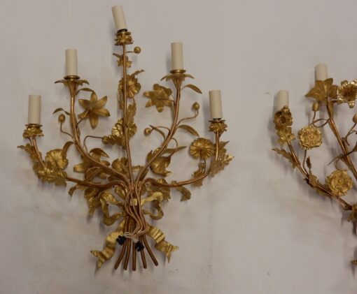 1880' Paire d'Appliques en Bronze Doré à Décor Floral 5 Bras de Lumière – Image 2