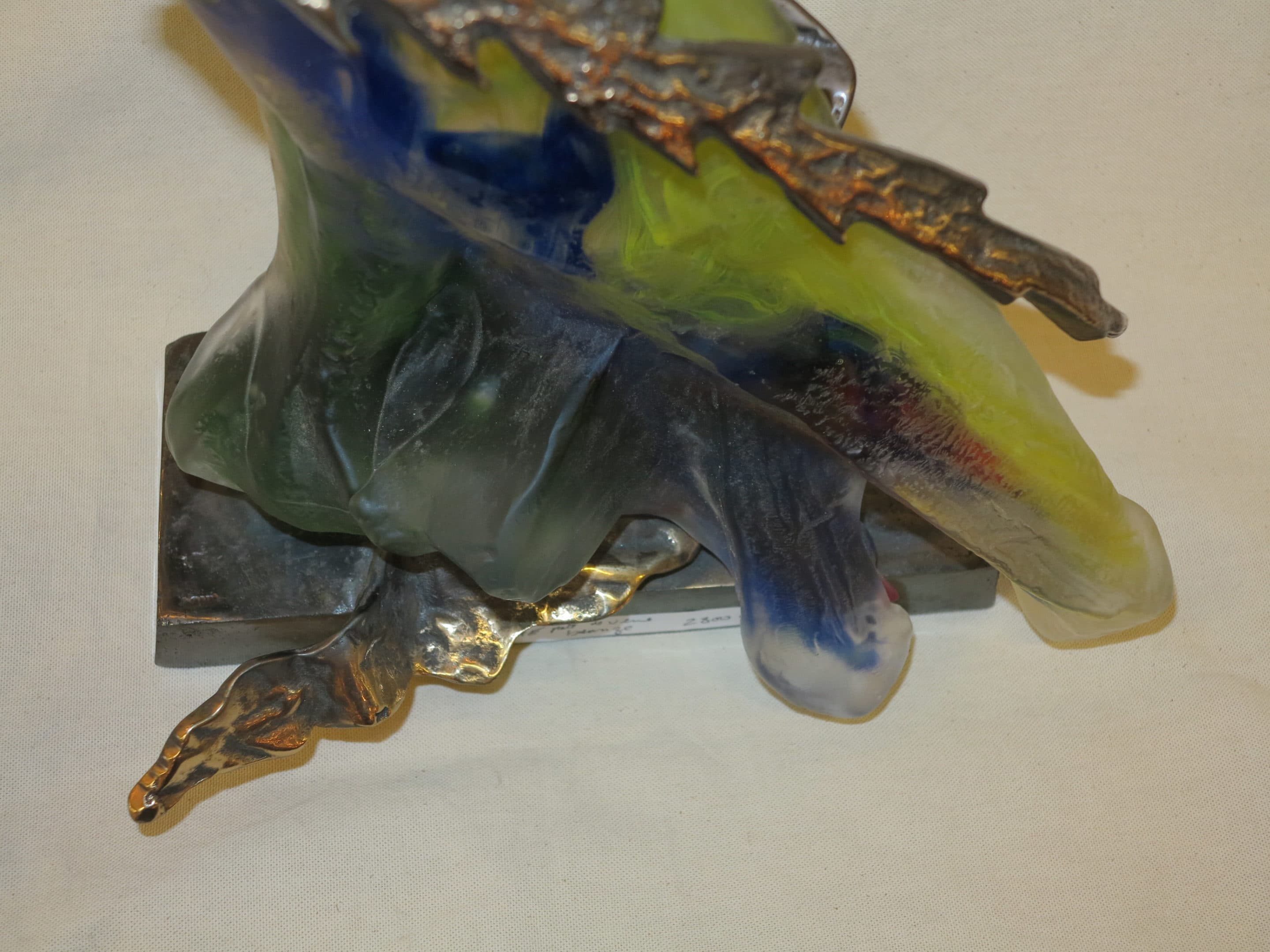 Aigle en bronze et pate de verre formant lampe signé LOHE | abcpascal