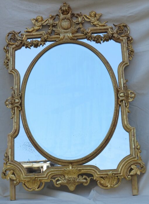 1880' Miroir Napoléon III à Pare-closes et Médaillon Central Ovale Biseauté, aux Anges, Bois et Stuc Doré feuilles D'Or – Image 2
