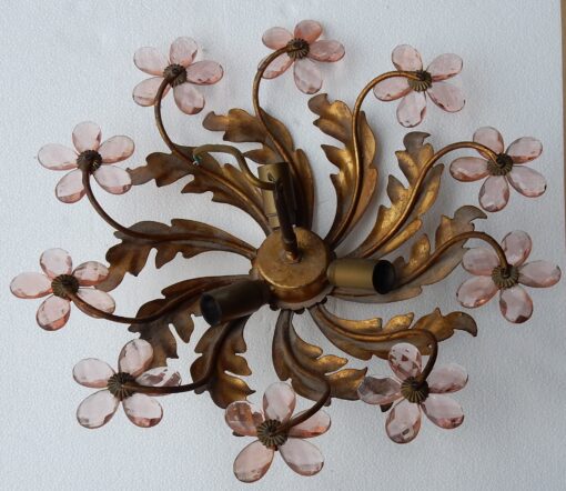 1970' Plafonnier ou Applique à Décor de Fleurs et Feuilles en Métal Doré Style Maison Baguès Feuilles en Verre Coloré Rose – Image 4
