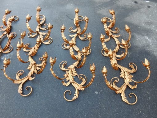 1970' 2 Paires d'Appliques Fer Doré Fleurs et Feuillage à 8 Ampoules – Image 6