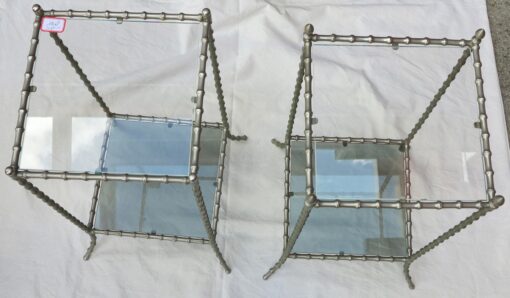 1970' Paire de sellettes modéle bambou  Maison Bagués argentés ou nickelés plateaux fumés et clairs, 35 X 35 cm