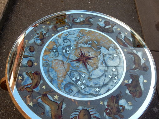 1940/50 Table Basse a Decor de Zodiaque Style Poillerat et Ingrand a Décors Eglomisés – Image 4