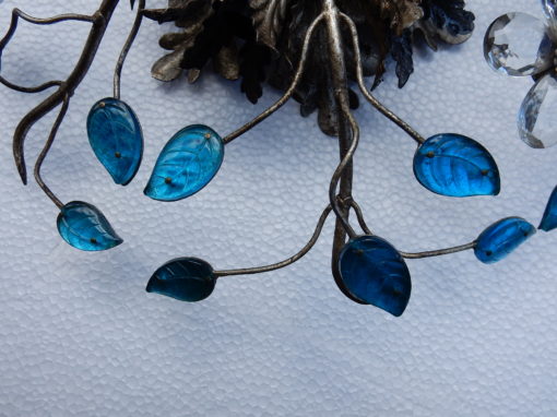 1970' Paire de 2 Plafonniers ou Appliques à Décor de Fleurs et Feuilles en Métal Argenté Style Maison Baguès Feuilles en Verre de Couleur Bleue – Image 8