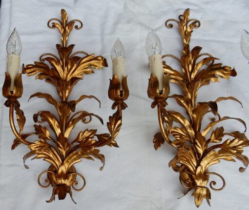 1970'  Paire d'Appliques Fer Doré Fleurs et Feuillage à 2 Ampoules – Image 3