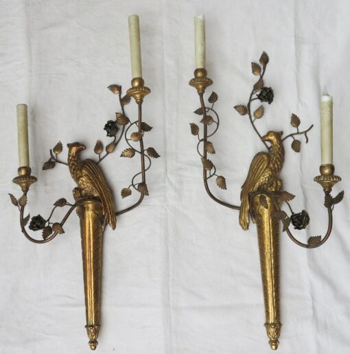 Pair of sconces to the golden wooden parakeets and golden iron