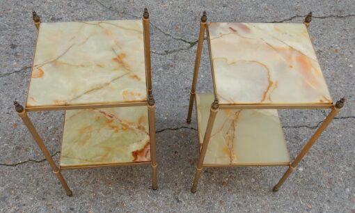 1950/70' Paire de Bouts de Canapés en Laiton Doré Avec Flammes Olympiques Plateaux Onyx Maison Baguès 34 X 34 cm