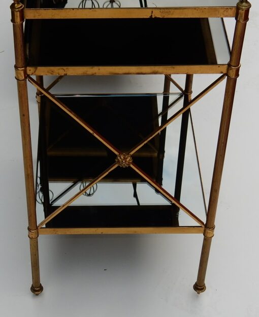 1950/70' Paire d'Étagères en Laiton à 3 Niveaux Maison Baguès Plateaux Opalines Noires – Image 7