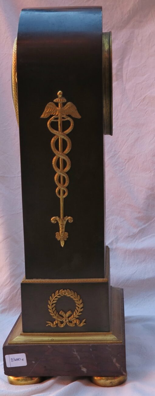 1795' Pendule Époque Directoire en Bronze Double Patine à l'Ouroboros – Image 7