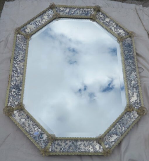Miroir octogonal Veronése avec parecloses en miroir vieilli et oxydés – Image 2