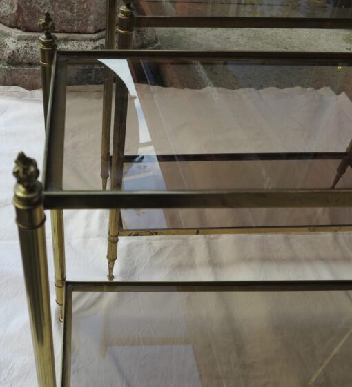 1950/70 Pair of Rectangular Ends of Sofa Maison Baguès Brass and Bronze Trays Glasses Smoked with Olympic Flames - Image 4