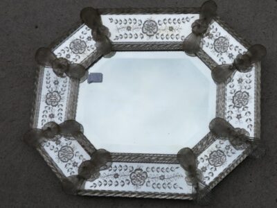 Murano mirror octagonal has parecloses