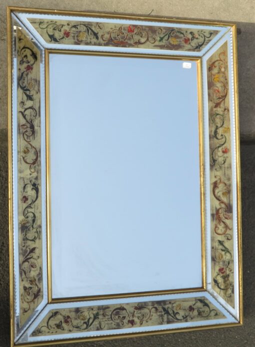 Églomised mirror has to decor of flowers