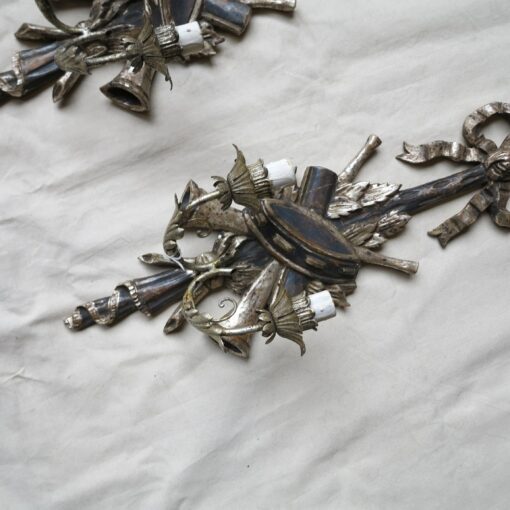 1950/70 Pair of sconces  silvered wood  has the music instruments drum and trumpets - Image 3